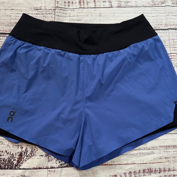 On Running Women’s Shorts – Size M (Blue/Black) - Picture 2 of 8